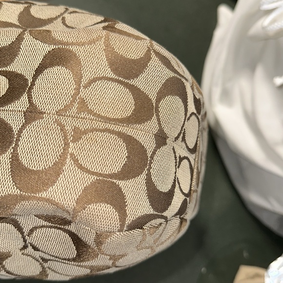 Coach Signature C Shoulder Handbag - Picture 8 of 9